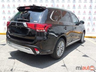 Mitsubishi Outlander  '2020